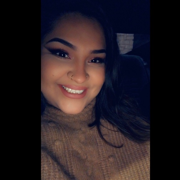 Meet your Posher, Leslie - Picture 2 of 3